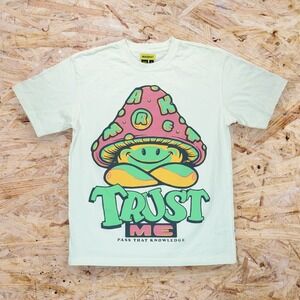 NWOT Market Smiley T-shirt Trust Me Pass That Knowledge‎ Mushroom ~ Medium